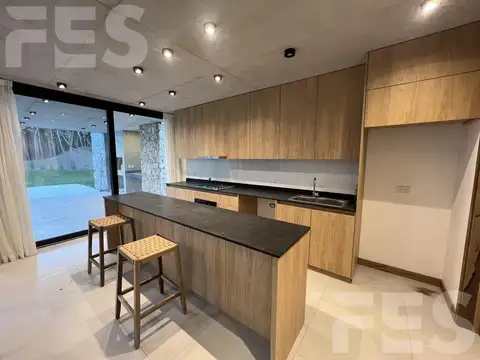 Casa en venta a estrenar con pileta en pinamar barrio pioneros 4 ambientes