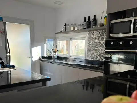 Casa en Venta en Pilar del Este - Santa Elena, USD 245.000