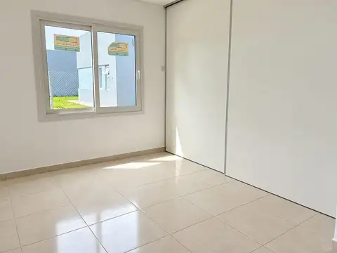 Casa en Venta en Villa Elisa, USD 135.000