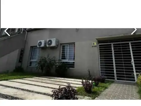 EXCELENTE PH UBICADO EN CASTELAR