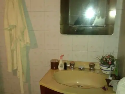 Terrero nº 1164 e/ J.V Gonzalez y Uruguay