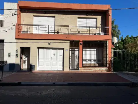 AMPLIA CASA EN PH AL FRENTE IMPECABLE ESTADO