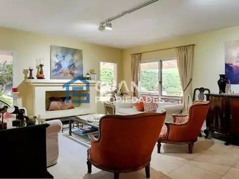 Casa 5 ambientes con 4 baños