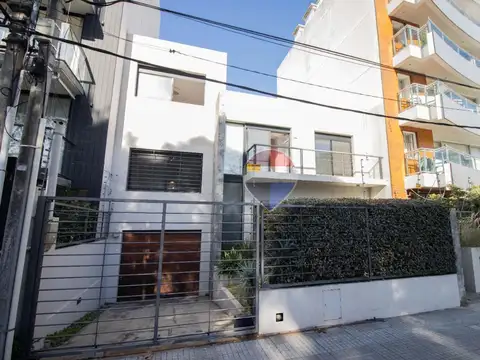 Alquiler. Casa de 4 dormitorios en Puerto de Buceo