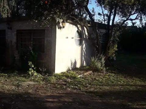 CASA 2 AMBIENTES SOBRE HERMOSO LOTE DE 500 M2! A MTS DE AV. DEL CARMEN