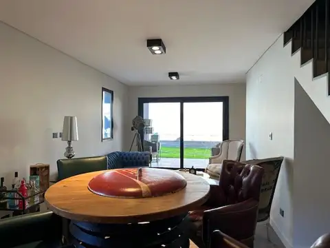 Av A. T. De Alvear 2300