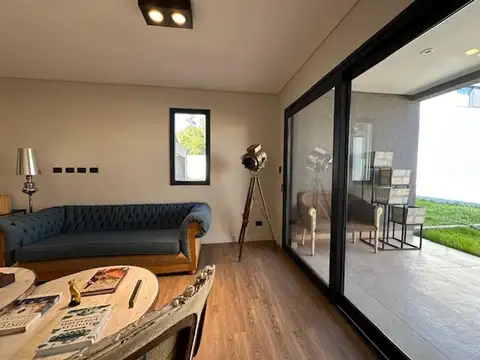 Casa 5 ambientes con 4 baños