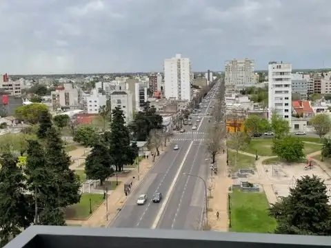 7 e/ 39 y Plaza Olazábal- DEPTO DE 3