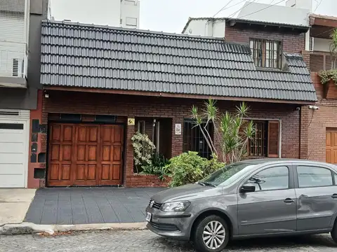 CASA CON GARAGE