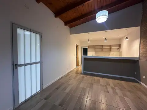 Depto Tipo Casa en Alquiler en Funes, $ 900.000