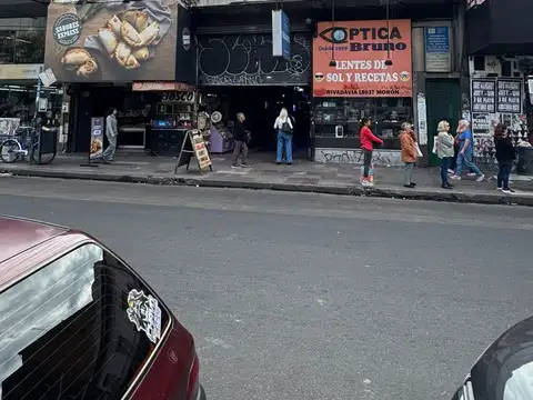 VENTA OFICINA EN MORON 200MTS CUBIERTOS 