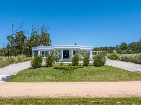 Casa en venta de 4 suites en Las Garzas 200