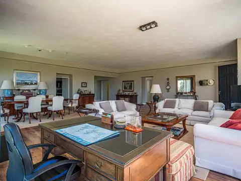 Casa en venta de 4 suites en Las Garzas