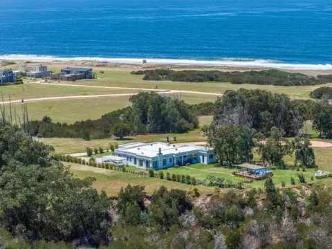 Casa en venta de 4 suites en Las Garzas