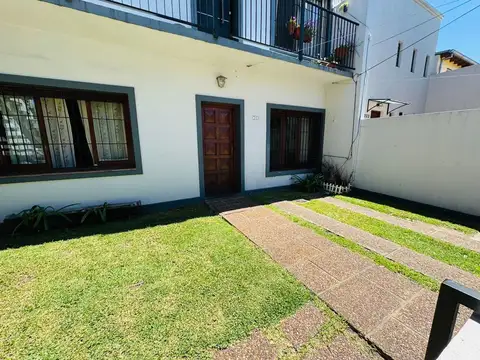 VENTA PH 4 AMB EN PB COCHERA JARDIN PARRILLA MUNRO