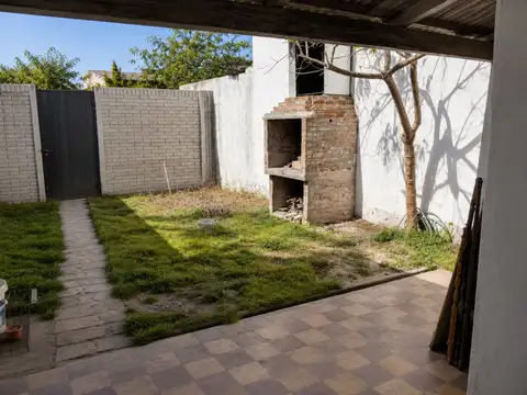 Casa 3 ambientes con 1 baño