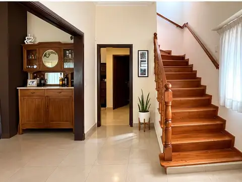 Casa en Venta con 4 cocheras