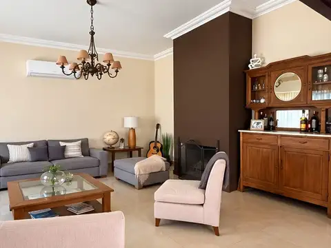 Casa 7 ambientes con 3 baños