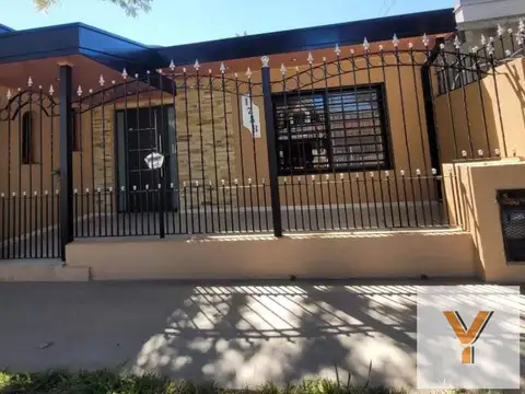 Casa en venta - 2 Dormitorios 2 Baños 1 Cochera - 432Mts2 - Quilmes