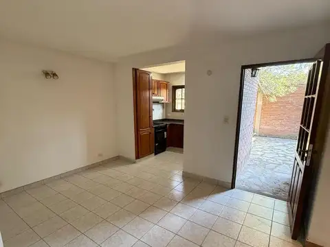 Casa con 2 dormitorios en el centro de Escobar