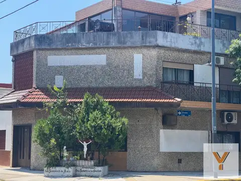 Casa en venta - 3 Dormitorios 2 Baños - Pompeya