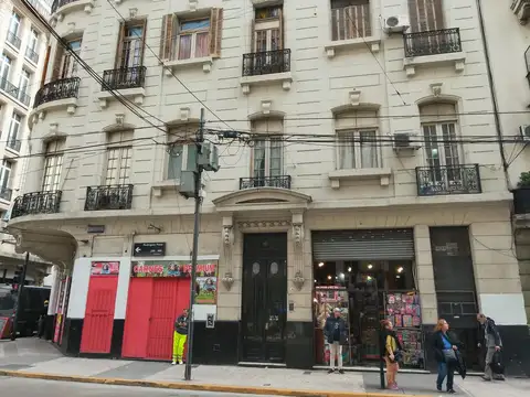 Piso de categoria. Vivienda o oficina . Apto por Reglamento