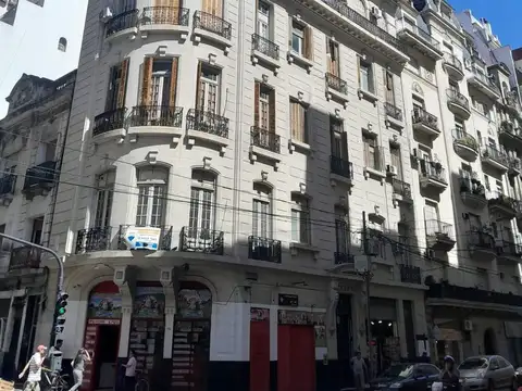 Piso de categoria. Vivienda o oficina . Apto por Reglamento