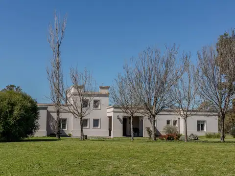 Casa 6 ambientes con 4 baños