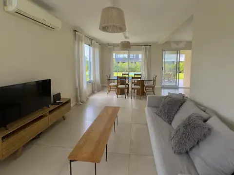 Casa en Alquiler de 3 dormitorios