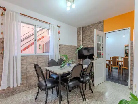 Casa 5 ambientes con 2 baños
