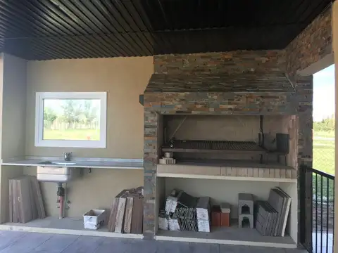 VENTA CASA 5 AMBIENTES EN SAN MATIAS