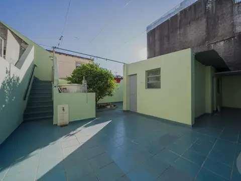 PH en venta con patio y terraza, en Caseros