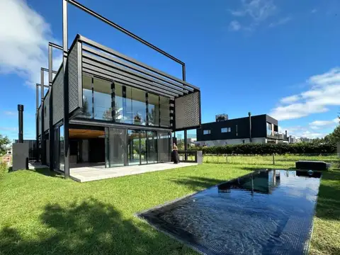 Alquiler casa a estrenar 6 ambientes en Barrio Castaños Nordelta