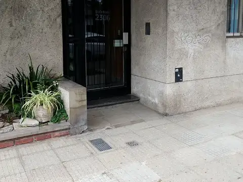 Villa Pueyrredón Cochrane 2300 a 1 cuadra de Artigas, plaza Alem y metros de Av Constituyentes, 2 amplios ambientes frente con balcón corrido, cocina independiente, baño completo, buen estado, buena distribución y dimensiones