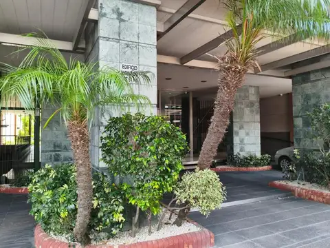 3 amb Bcón Terraza mas Terraza propia cochera y baulera