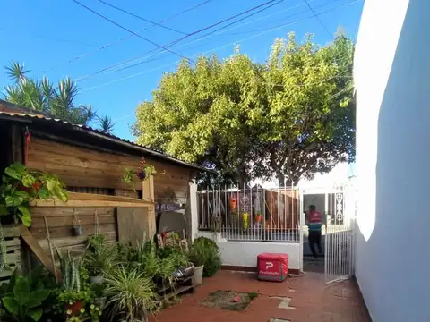 OPORTUNIDAD CASA 3 AMB C LOCAL Y PATIO ESPACIO P AMPLIACION