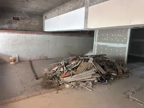 LOCAL COMERCIAL ENFRENTE PLAZA EJERCITO DE LOS ANDES