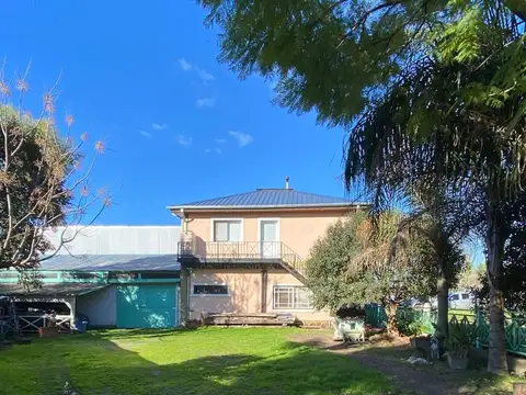 Venta casa, departamentos, metalúrgica y local comercial.