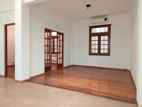 Avenida Hipólito Yrigoyen 400