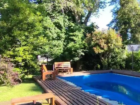 Casa 6 ambientes con 2 baños