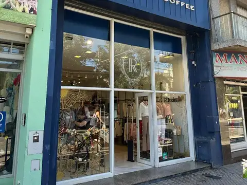 Local comercial en alquiler en barrio Echesortu amplio luminoso exelente estado