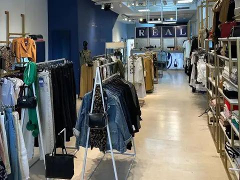 Local comercial en alquiler en barrio Echesortu amplio luminoso exelente estado