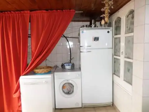 Casa 9 ambientes con 2 baños