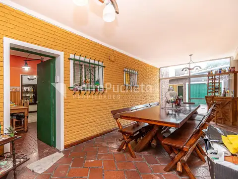 Casa en Venta con 2 cocheras