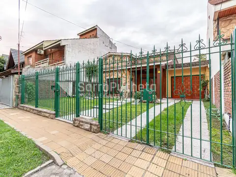 Venta casa 3 ambientes con jardín en Castelar Norte