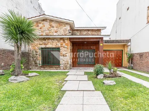 Venta casa 3 ambientes con jardín en Castelar Norte