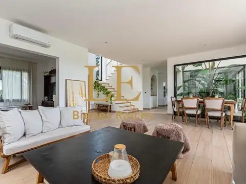 Casa 5 ambientes con 3 baños