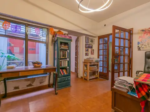 CASA DE 7 AMBIENTES EN VENTA CON TERRAZA