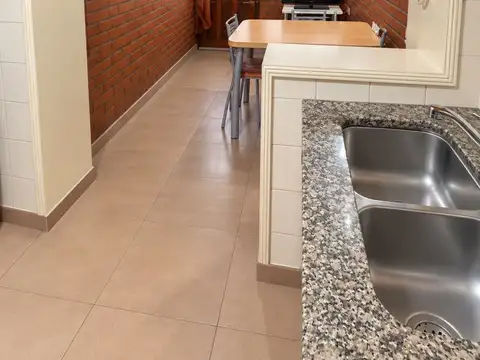 Depto Tipo Casa en Venta en Ramos Mejía, USD 110.000
