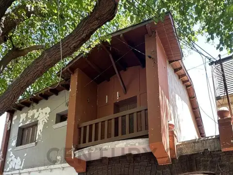 Complejo de 4 unidades. duplex + 3 departamentos a reciclar